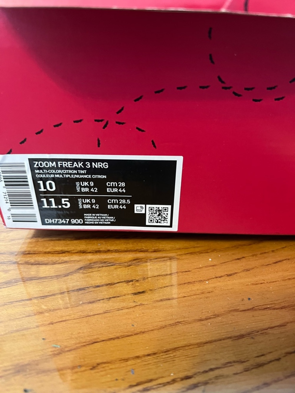 Nike men’s sneaker - Picture 2 of 2